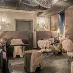 Hotel &