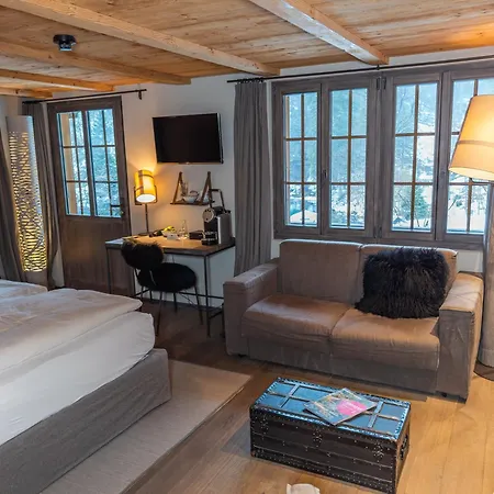 Hotel & 3*