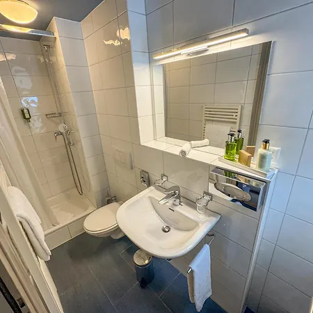 & Hotel 3*