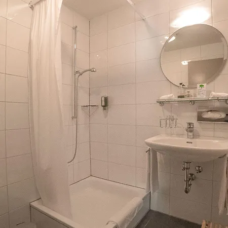 Hotel & 3*