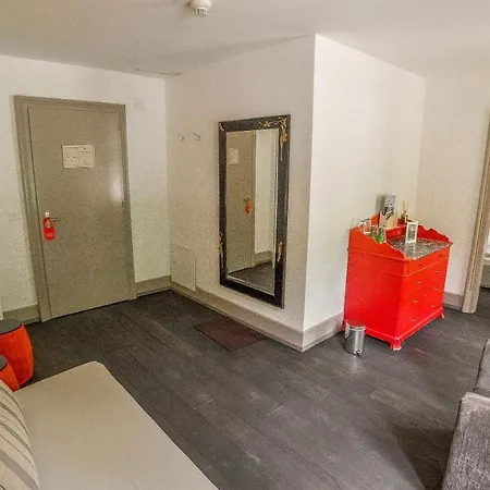 Hotel & 3*