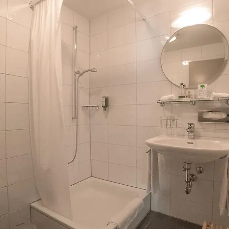 Hotel & 3*