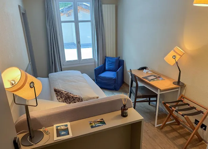 Hotel & Blausee