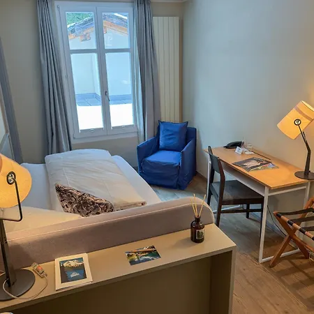 Hotel & Blausee
